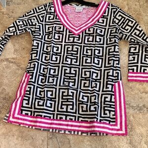 Gretchen Scott woman’s tunic shirt size small Geometric Black/White/pink resort
